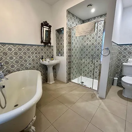 Castle Nocleg ze śniadaniem